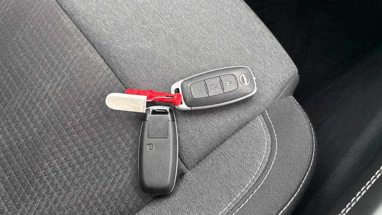 Nissan Qashqai 1.3 DiG-T MH 158 N-Connecta 5dr Xtronic Petrol Hatchback